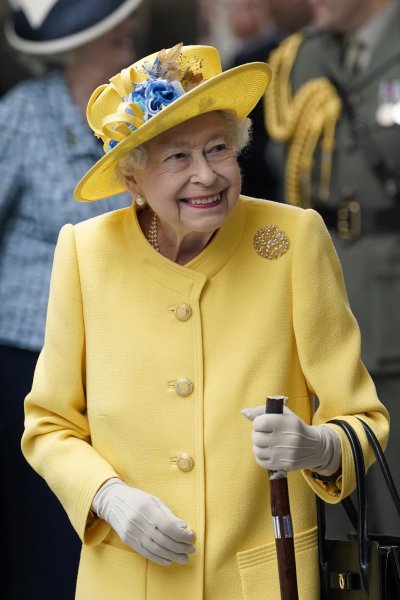 Королева Єлизавета II у жовто-блактиному вбранні
