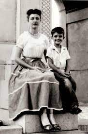 Бетт Грем у молодості з сином