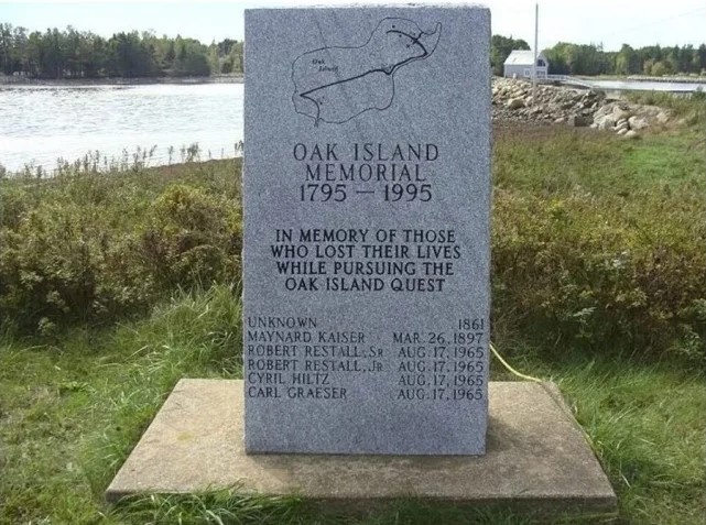 Пам'ятник жертвам острова