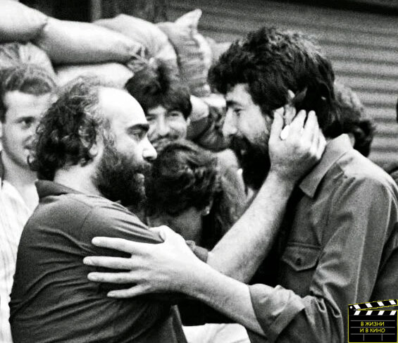 Деміса Руссоса зустрічають у Бейруті після звільнення.